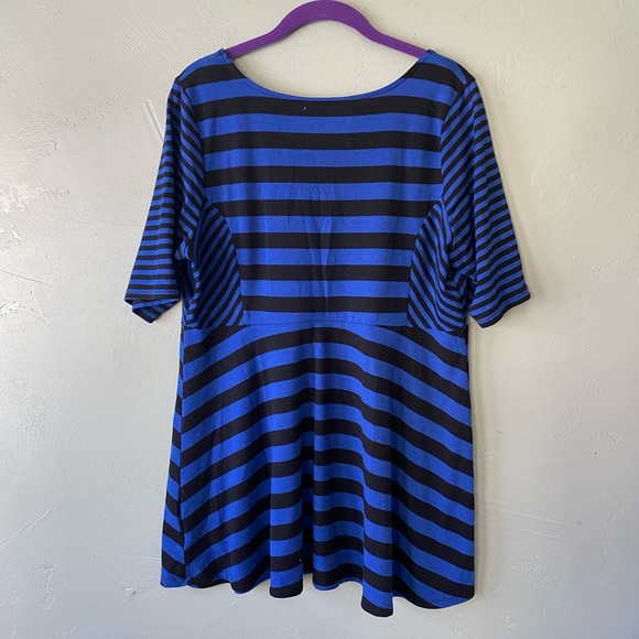 Motherhood Maternity, blue and black striped babydoll top, size Large - Picture 3 of 4